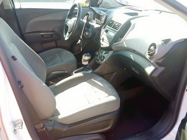 1G1JA6SH8F4137737 - 2015 CHEVROLET SONIC LS WHITE photo 5