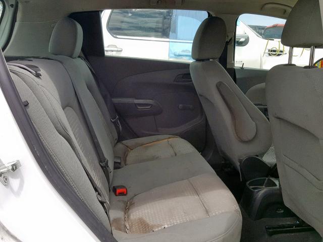 1G1JA6SH8F4137737 - 2015 CHEVROLET SONIC LS WHITE photo 6