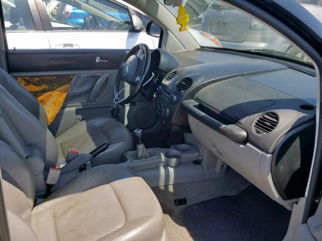 3VWCD21C3YM428396 - 2000 VOLKSWAGEN NEW BEETLE Grau Foto 5