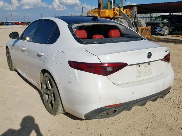 ZARFAEBN4H7554714 - 2017 ALFA ROMEO GIULIA WHITE photo 3