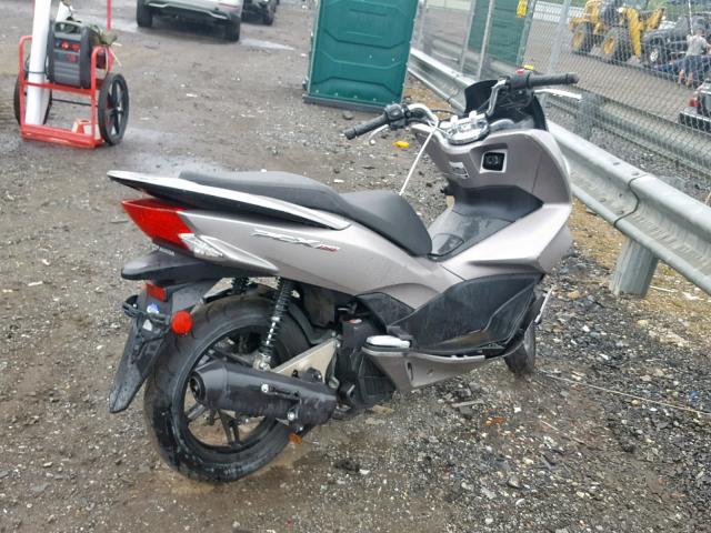 RLHKF1809GY101440 - 2016 HONDA PCX 150 GRAY photo 4