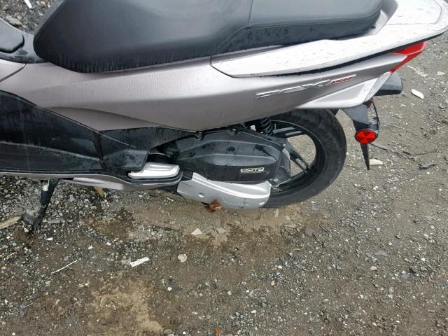 RLHKF1809GY101440 - 2016 HONDA PCX 150 GRAY photo 7