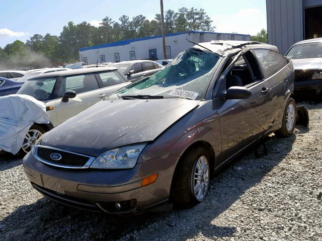 1FAFP31N66W149168 - 2006 FORD FOCUS ZX3 SILVER photo 2