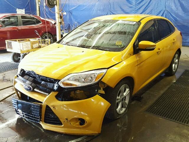 1FAHP3F23CL347629 - 2012 FORD FOCUS SE YELLOW photo 2