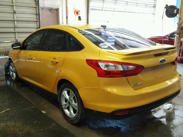 1FAHP3F23CL347629 - 2012 FORD FOCUS SE YELLOW photo 3