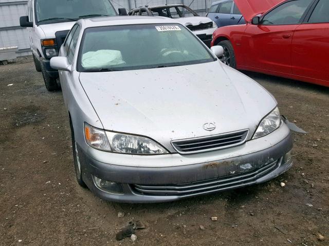 JT8BF28G815113010 - 2001 LEXUS ES 300 WHITE photo 1