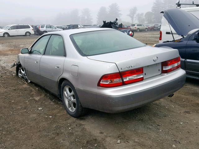 JT8BF28G815113010 - 2001 LEXUS ES 300 WHITE photo 3