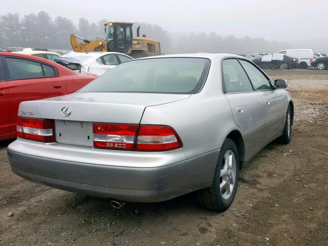 JT8BF28G815113010 - 2001 LEXUS ES 300 WHITE photo 4