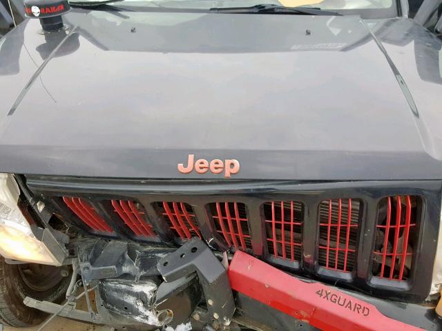 1J8HG682X8C231076 - 2008 JEEP COMMANDER შავი ფოტო 7