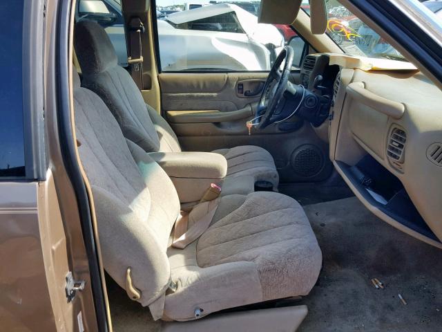 1GTCS195328197763 - 2002 GMC SONOMA TAN photo 5