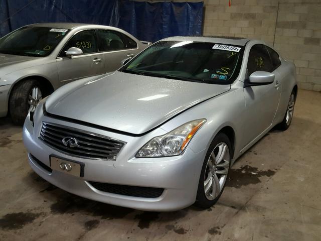 JNKCV64FX9M654296 - 2009 INFINITI G37 SILVER photo 2