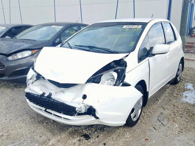 JHMGE8H31CC032163 - 2012 HONDA FIT WHITE photo 2