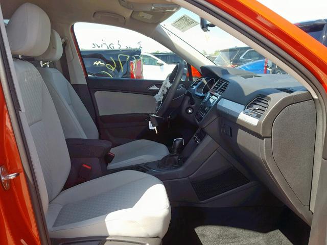 3VV1B7AXXJM015978 - 2018 VOLKSWAGEN TIGUAN S ORANGE photo 5