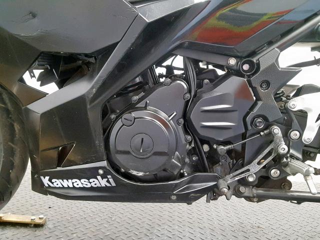 JKAEXKG13JDA10198 - 2018 KAWASAKI EX400 BLACK photo 6