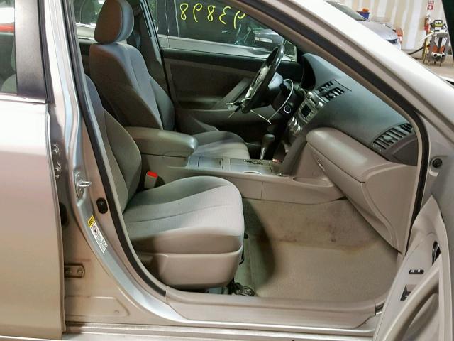 4T4BF3EK7BR218498 - 2011 TOYOTA CAMRY BASE SILVER photo 5