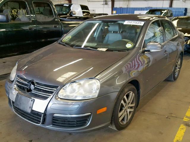 3VWRT81KX6M695622 - 2006 VOLKSWAGEN JETTA TDI GRAY photo 2