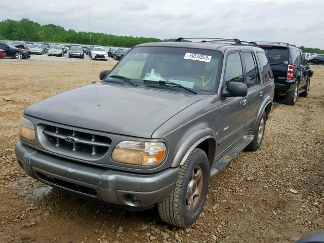 1FMZU85P2YZB43132 - 2000 FORD EXPLORER L GREEN photo 2