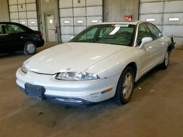 1G3GR62C5W4111286 - 1998 OLDSMOBILE AURORA WHITE photo 2