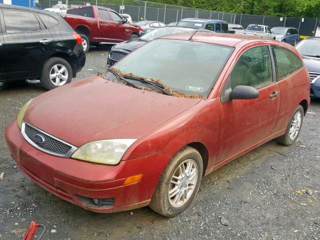 3FAFP31N65R104457 - 2005 FORD FOCUS ZX3 BURGUNDY photo 2