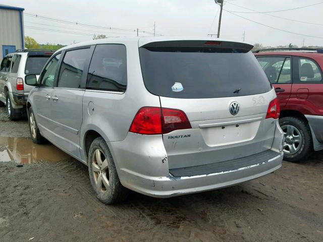 2V8HW34129R610317 - 2009 VOLKSWAGEN ROUTAN SE SILVER photo 3