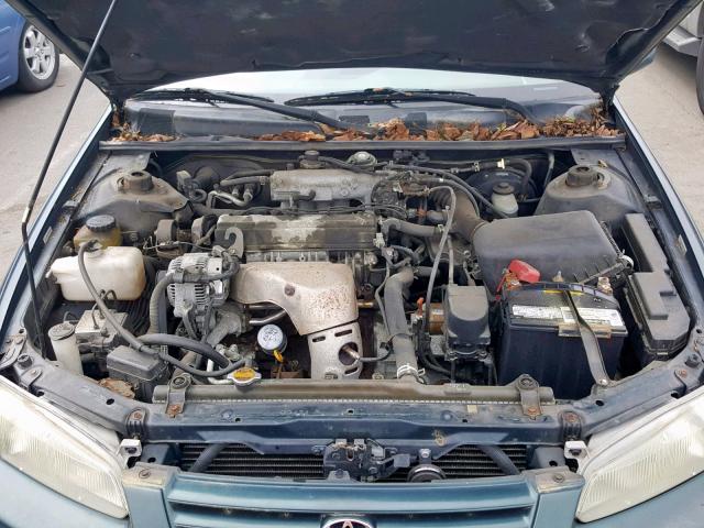 JT2BG22KXW0245940 - 1998 TOYOTA CAMRY CE GREEN photo 7
