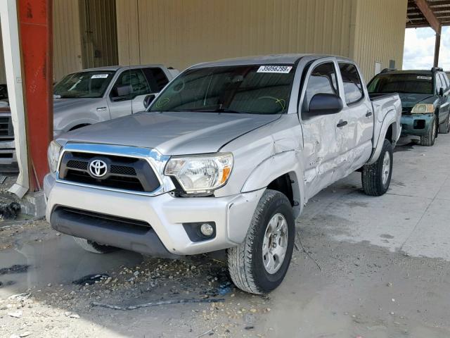5TFJU4GN3DX033220 - 2013 TOYOTA TACOMA DOU SILVER photo 2