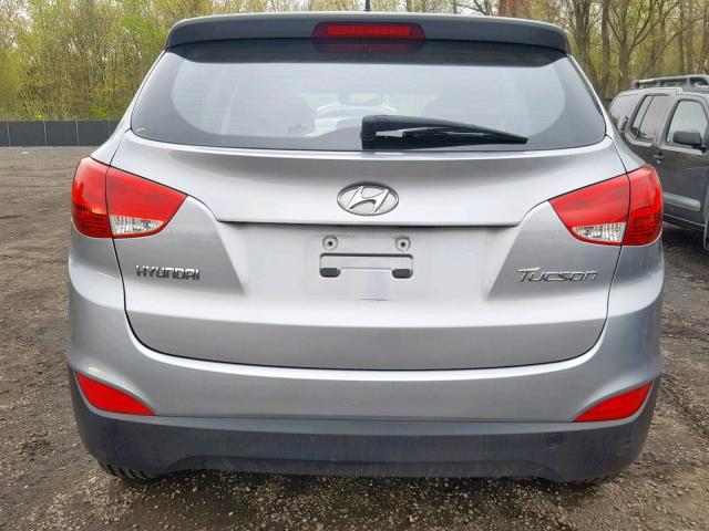 KM8JT3AB1BU227122 - 2011 HYUNDAI TUCSON GL GRAY photo 9