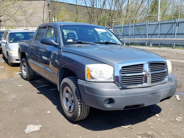 1D7HW28K35S136398 - 2005 DODGE DAKOTA QUA GRAY photo 1