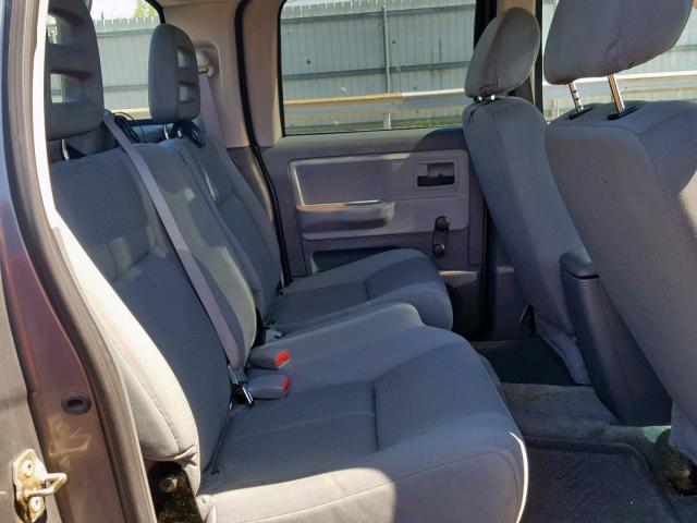 1D7HW28K35S136398 - 2005 DODGE DAKOTA QUA GRAY photo 6