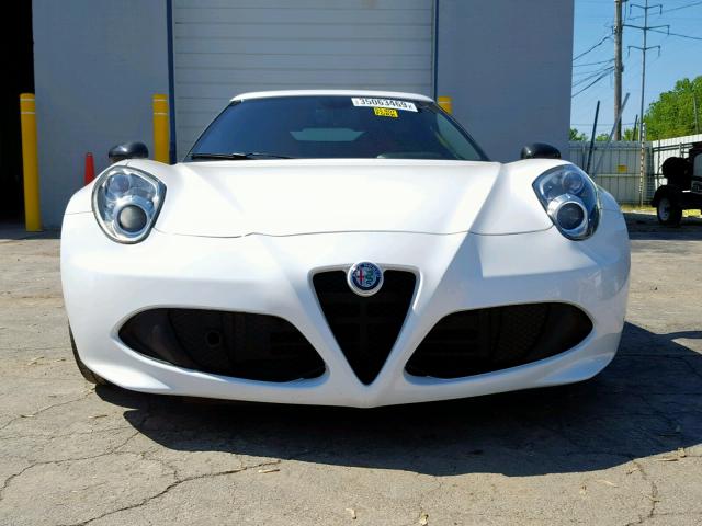 ZARBAAA47HM245045 - 2017 ALFA ROMEO 4C WHITE photo 9