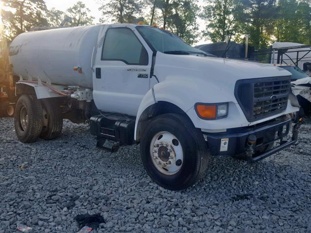 3FDPF7566YMA46438 - 2000 FORD F750 SUPER WHITE photo 1