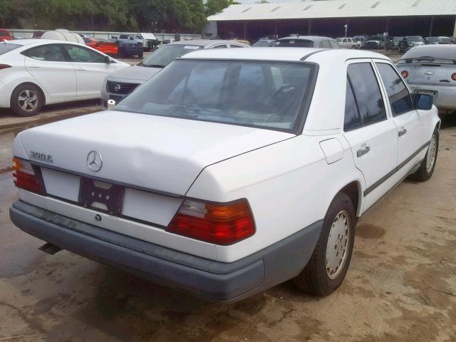 WDBEA30D6KA875666 - 1989 MERCEDES-BENZ 300 E WHITE photo 4