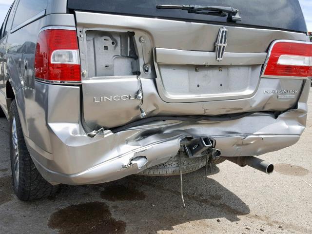 5LMFL27528LJ15815 - 2008 LINCOLN NAVIGATOR SILVER photo 9