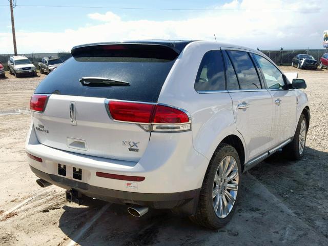 2LMDJ8JKXDBL18175 - 2013 LINCOLN MKX WHITE photo 4