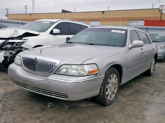 2LNBL8CV1BX757303 - 2011 LINCOLN TOWN CAR S SILVER photo 2