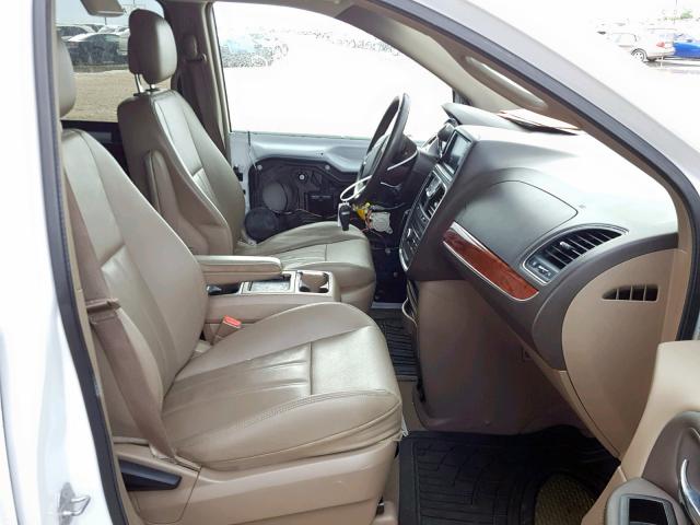 2C4RC1BG7ER434038 - 2014 CHRYSLER TOWN & COU WHITE photo 5