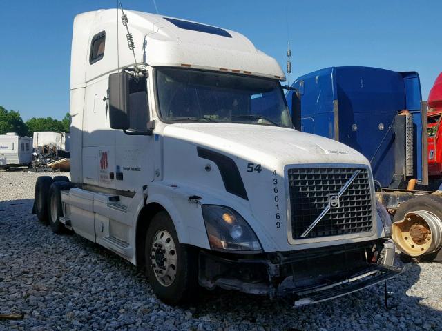 4V4NC9GH57N468997 - 2007 VOLVO VN VNL WHITE photo 1