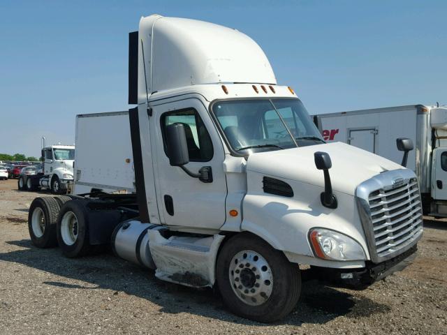 3AKJGBDV7FSFZ2988 - 2015 FREIGHTLINER CASCADIA 1 WHITE photo 1