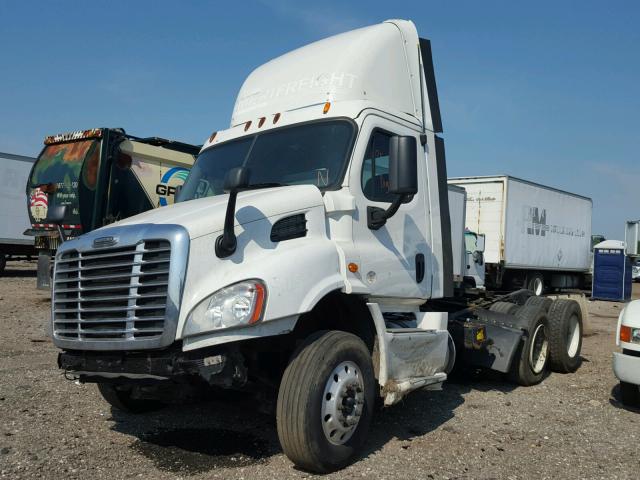 3AKJGBDV7FSFZ2988 - 2015 FREIGHTLINER CASCADIA 1 WHITE photo 2