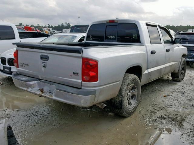 1D7HE48N18S515879 - 2008 DODGE DAKOTA QUA SILVER photo 4