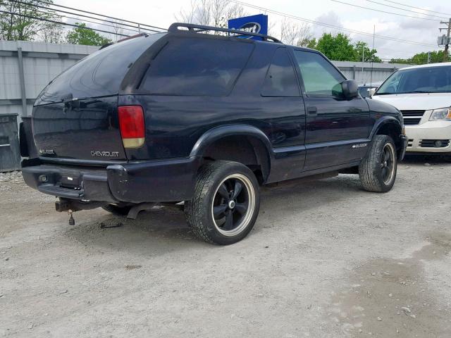 1GNCS18X03K137003 - 2003 CHEVROLET BLAZER BLACK photo 4