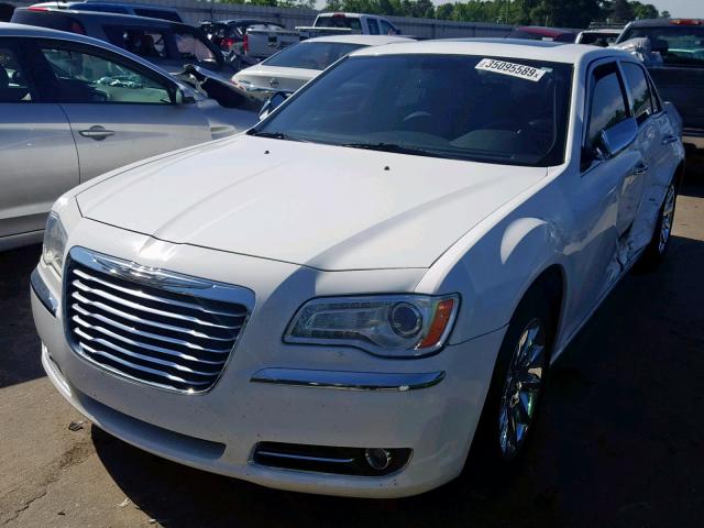 2C3CA5CG8BH537329 - 2011 CHRYSLER 300 LIMITE WHITE photo 2