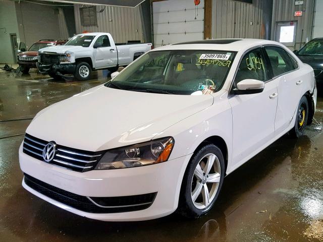 1VWBP7A37DC058131 - 2013 VOLKSWAGEN PASSAT SE WHITE photo 2