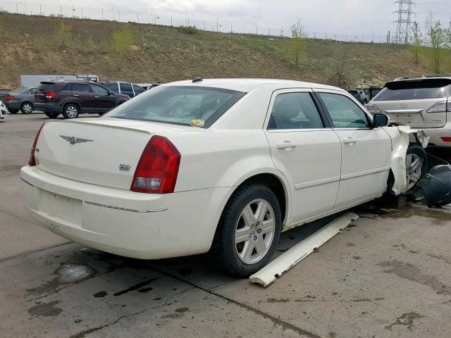 2C3JK53G85H611485 - 2005 CHRYSLER 300 TOURIN CREAM photo 4