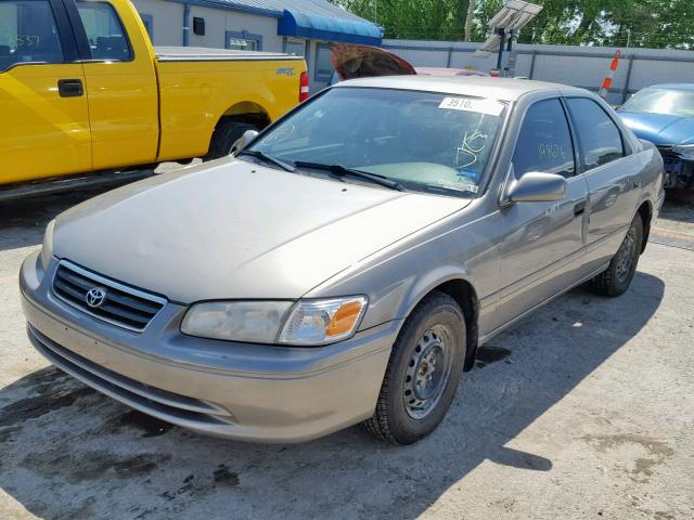 4T1BG22K3YU697808 - 2000 TOYOTA CAMRY CE BEIGE photo 2