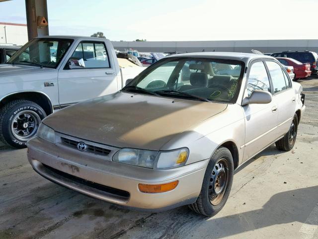 1NXBB02E6VZ631083 - 1997 TOYOTA COROLLA DX GOLD photo 2