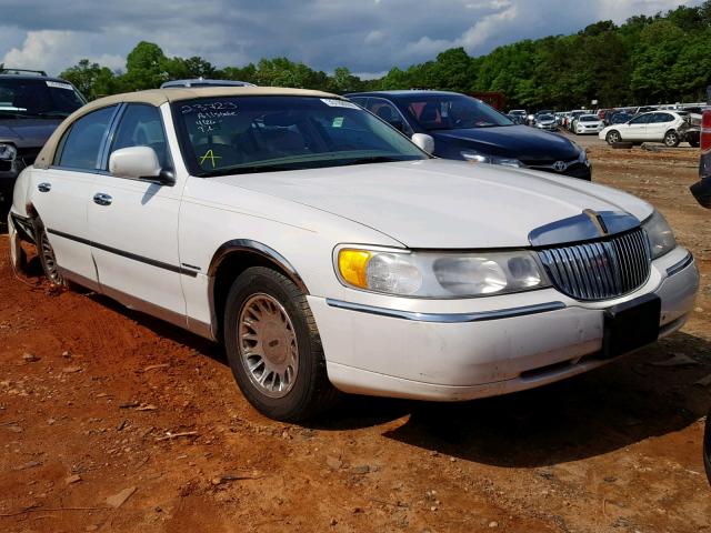 1LNHM83W41Y610827 - 2001 LINCOLN TOWN CAR C WHITE photo 1