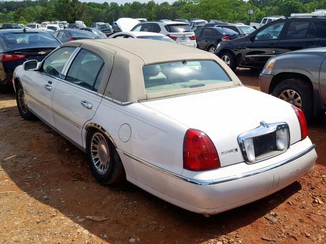 1LNHM83W41Y610827 - 2001 LINCOLN TOWN CAR C WHITE photo 3