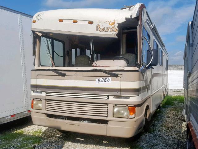 3FCMF53G9VJA12417 - 1997 FLEETWOOD BOUNDER  CREAM photo 2