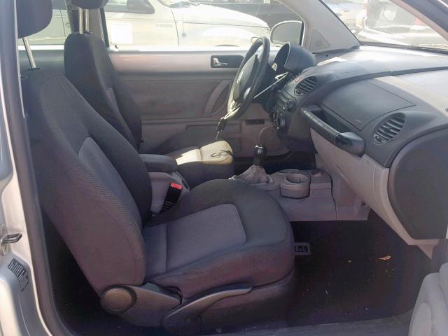 3VWCR31C55M409741 - 2005 VOLKSWAGEN NEW BEETLE ვერცხლისფერი ფოტო 5